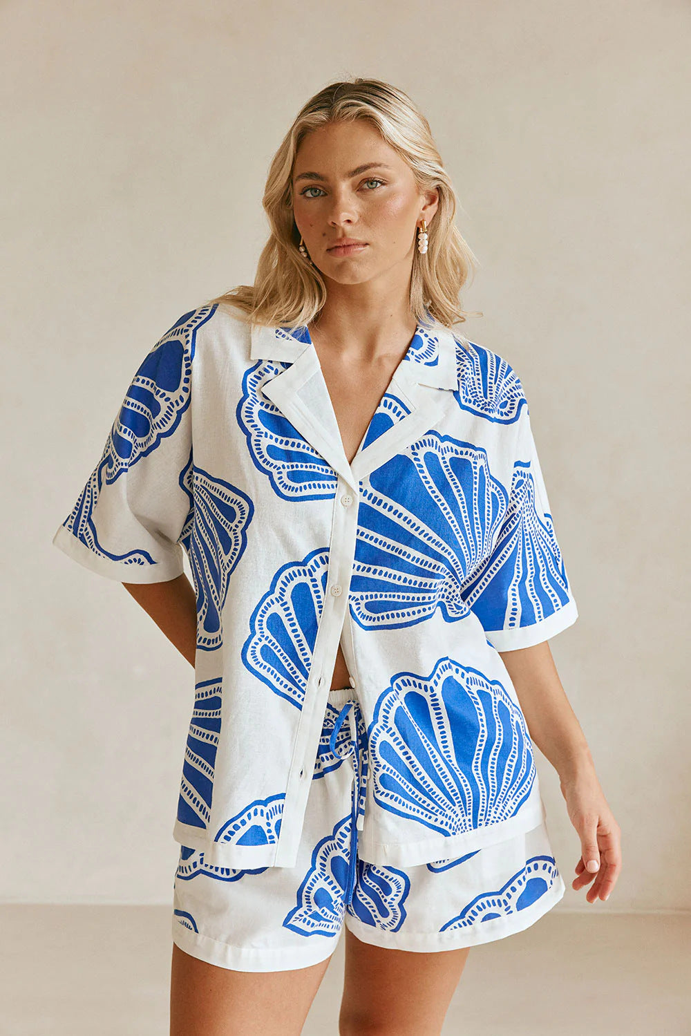 V Neck Short Sleeves Shirt and Drawstring Waist Shorts Seashell Print Set