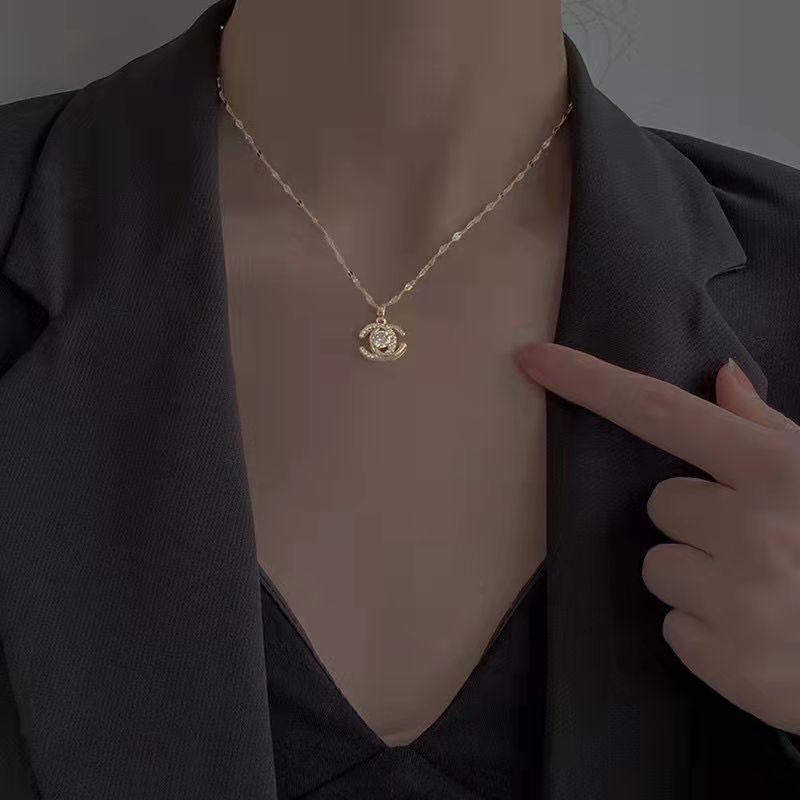 Double C Collarbone Necklace